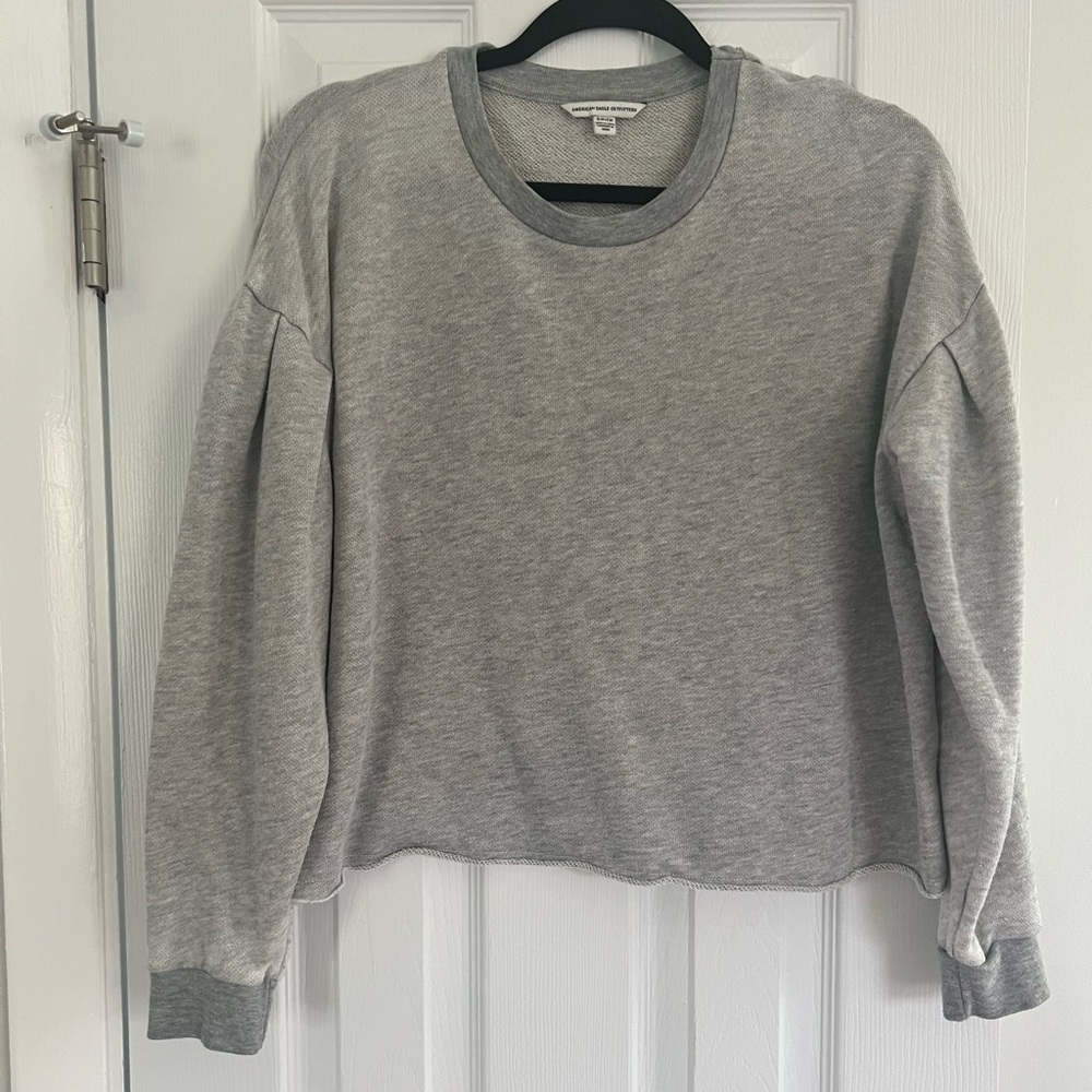 American Eagle grey cropped long sleeve shirt